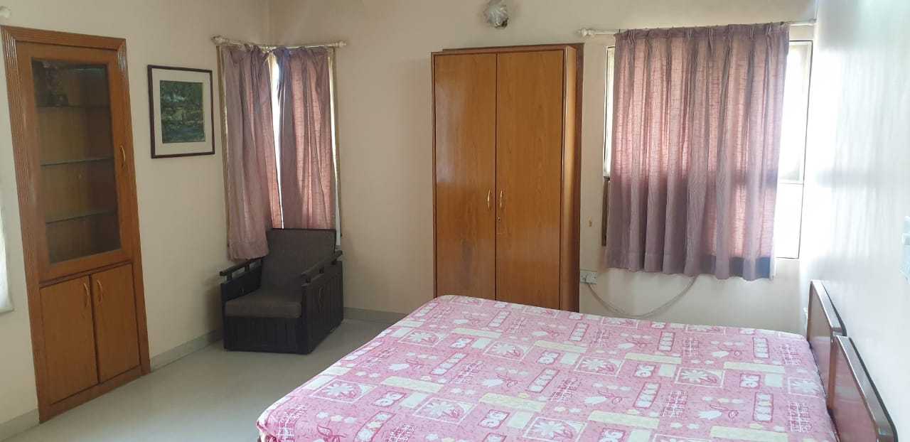 3BHK Fully furnished flat For Sale At Model Colony